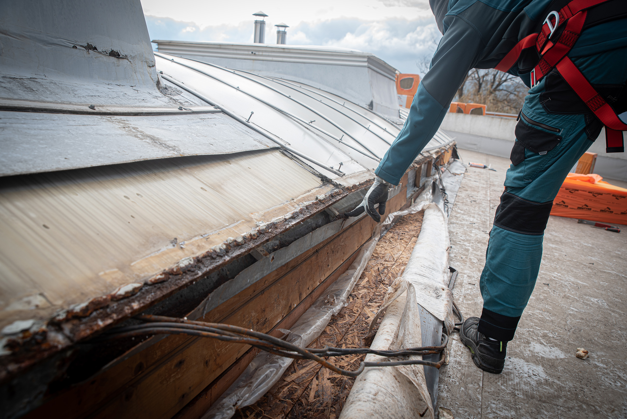 Javítják a Csíki Csobbanó tetőszerkezetét